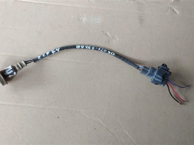 Лямбда-зонд (верхний) для Toyota RAV4 XA30 2005-2012 на фотографиях