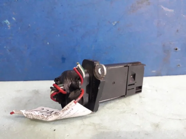 Датчик массового расхода воздуха для Nissan X-Trail T30 RU 2001-2007 на фотографиях