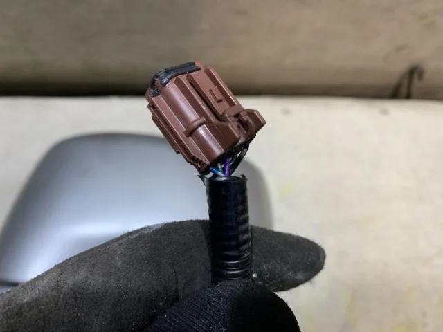 Стекла и зеркала для Nissan Tiida C11 Хэтчбек 2007-2014 на фотографиях