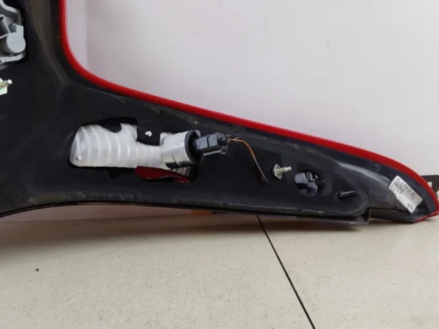 Фонарь правый для Volvo C30 MK 2006-2013 на фотографиях