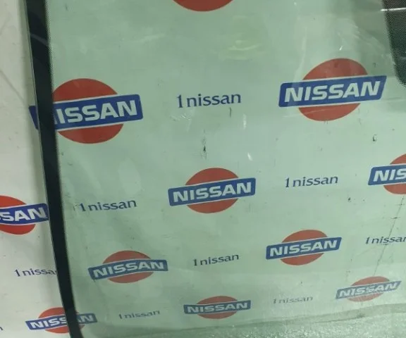 Лобовое (ветровое) стекло для Nissan Qashqai J10 2006-2013 на фотографиях