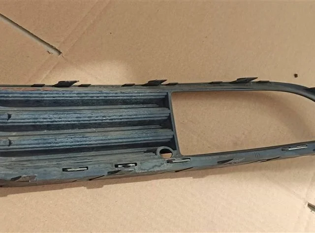 Рамка ПТФ правая для Opel Insignia Седан A 2008-2017 на фотографиях