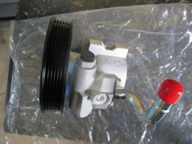 Насос ГУР для Chevrolet Lacetti 2004-2013 Универсал на фотографиях