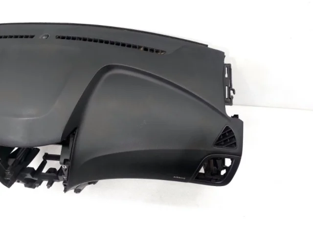 Накладка панели приборов для Hyundai Solaris 1 RB (2011-2013) на фотографиях