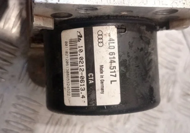 Блок ABS для Audi Q7 4L 2005-2015 на фотографиях