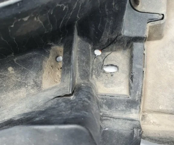 Жабо правое для Nissan Note E11 2005-2012 на фотографиях