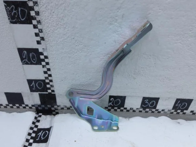 Петля капота левая для Hyundai Solaris 1 рестайлинг 2014-2017 на фотографиях