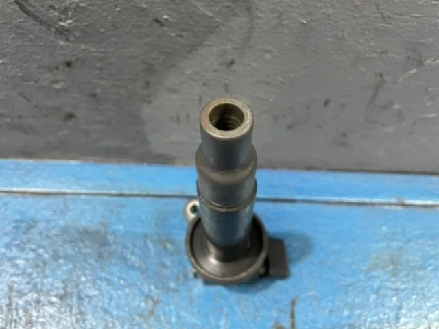 Катушка зажигания для Toyota Corolla E120/E130 Хэтчбек 2001-2007 на фотографиях