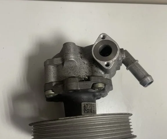 Насос ГУР для Audi Q5 8R 2008-2016 на фотографиях