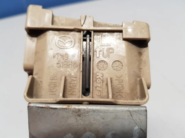 Форсунка фароомывателя левая для Mazda CX 5 KE 2011-2017 на фотографиях