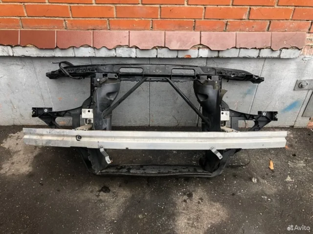 Панель радиатора (телевизор) для BMW X3 Е83 2003-2010 на фотографиях