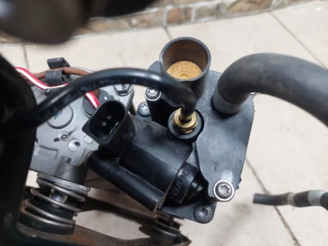 Компрессор пневмоподвески задний для BMW X5 Е70 2006-2013 на фотографиях