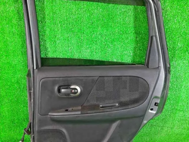 Двери для Nissan Note E12 2012-2020 на фотографиях