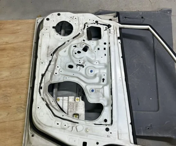 Двери для Nissan Tiida SC11 Седан 2007-2014 на фотографиях