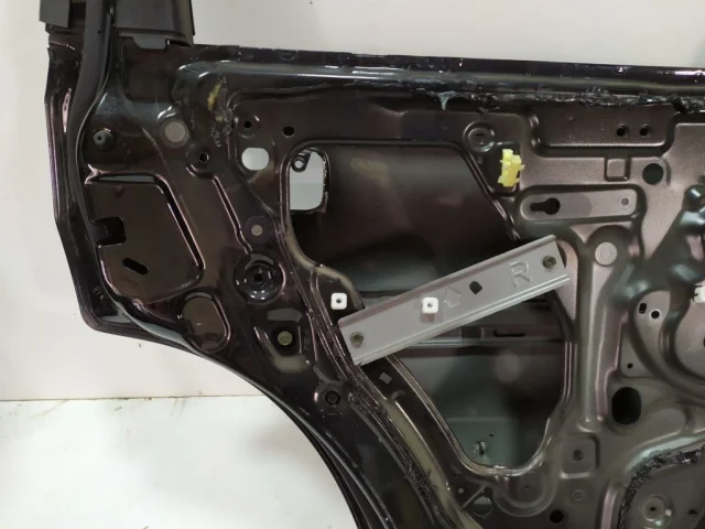 Дверь передняя правая для Nissan X-Trail T30 RU 2001-2007 на фотографиях