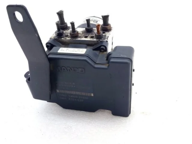 Блок ABS для Hyundai Tucson JM 2004-2009 на фотографиях