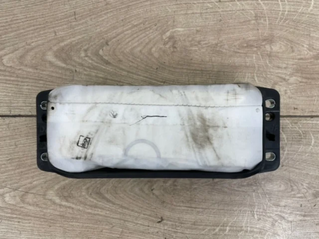 Подушка безопасности пассажира для Audi Q7 4M 2015+ на фотографиях