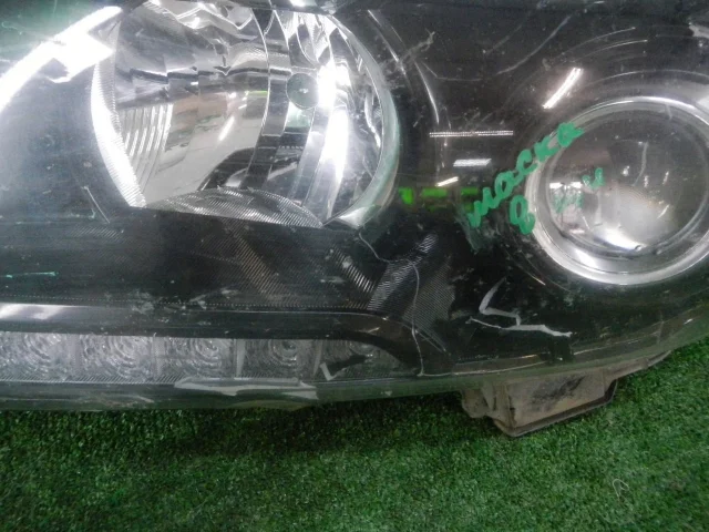 Фара левая для Toyota Land Cruiser 200 2007-2015 на фотографиях