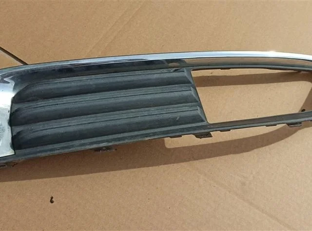 Рамка ПТФ правая для Opel Insignia Седан A 2008-2017 на фотографиях