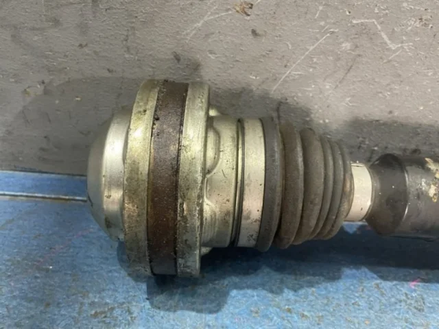 Привод передний правый для Volkswagen Passat (B7) 2010-2014 на фотографиях