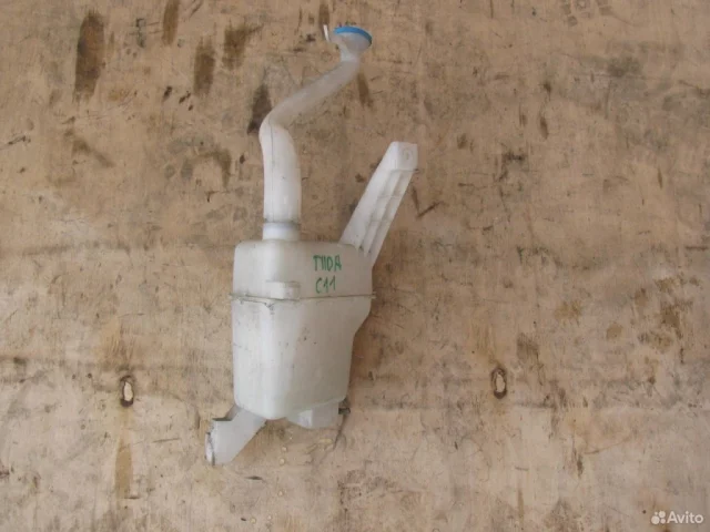 Бачок стеклоомывателя передний для Nissan Tiida C11 Хэтчбек 2007-2014 на фотографиях