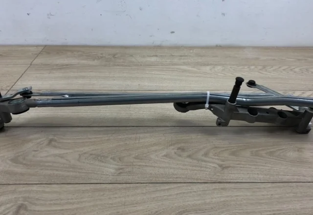 Трапеция стеклоочистителей для Audi Q7 4L 2005-2015 на фотографиях