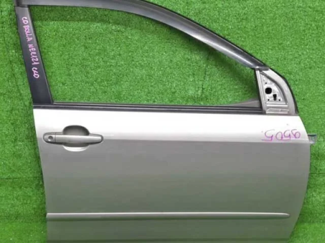 Дверь передняя правая для Toyota Corolla E120/E130 Хэтчбек 2001-2007 на фотографиях