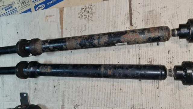 Карданный вал задний для Volkswagen Touareg I (7L) 2002-2010 на фотографиях