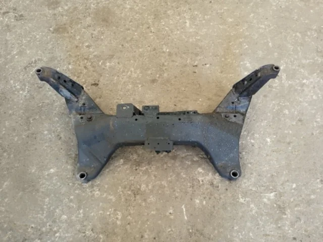 Подрамник двигателя для Nissan Almera Classic B10 2006-2012 на фотографиях