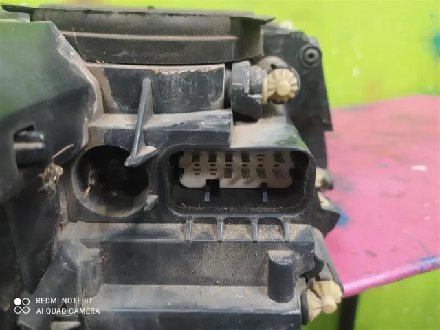 Фара ксенон левая для Volkswagen Touareg I (7L) 2002-2010 на фотографиях