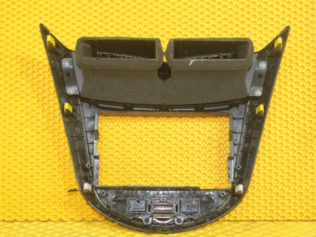 Центральная консоль для Hyundai Solaris 1 RB (2011-2013) Хэтчбек на фотографиях