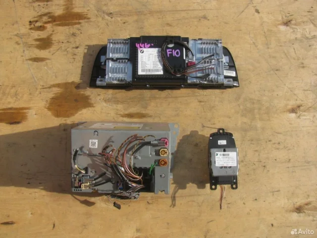 Головное мультимедийное устройство для BMW 5er Ф10 2010-2013 на фотографиях