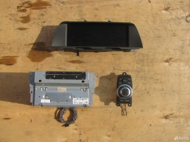 Головное мультимедийное устройство для BMW 5er Ф10 2010-2013 на фотографиях