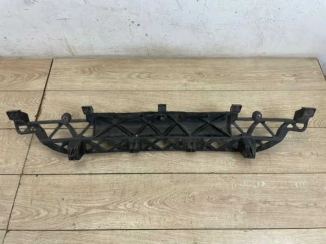 Кронштейн заднего бампера левый для Audi Q7 4L 2005-2015 на фотографиях