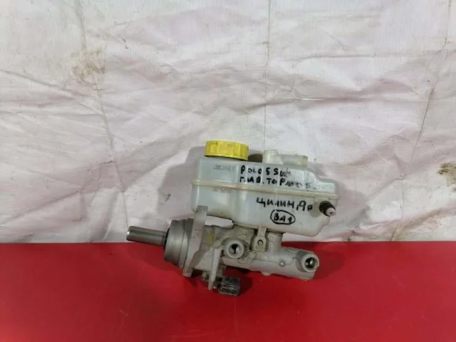 Бачок главного тормозного цилиндра для Skoda Rapid II 2020+ на фотографиях