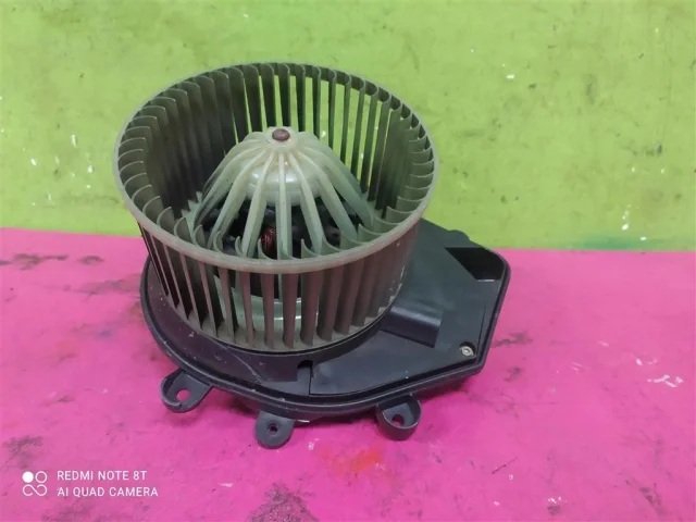 Мотор отопителя для Volkswagen Passat (B5+ (B5.5), Typ 3BG) 2000-2005 на фотографиях