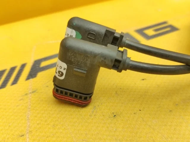 Датчик ABS передний правый для Mercedes-Benz E class W211 2002-2009 на фотографиях