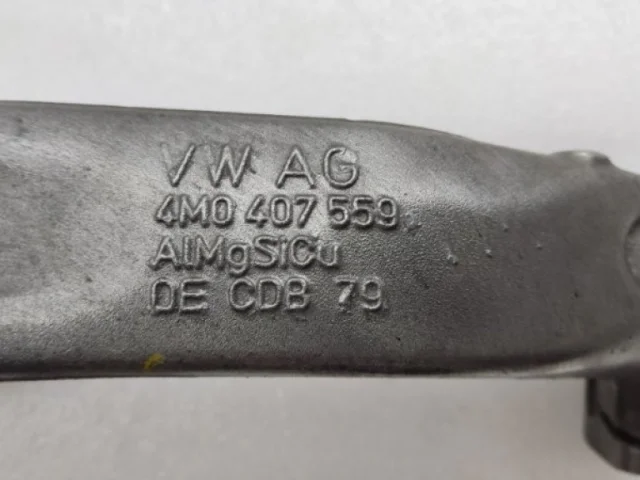 Кулак поворотный левый для Audi Q7 4M 2015+ на фотографиях