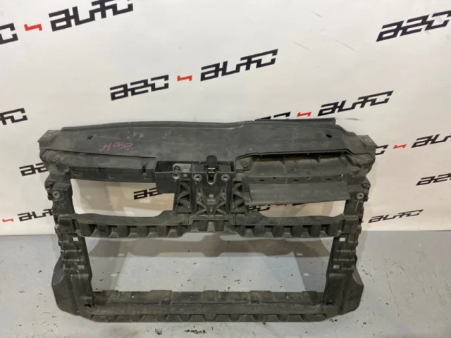 Панель радиатора (телевизор) для Volkswagen Golf V (1K1) 2003-2008 на фотографиях