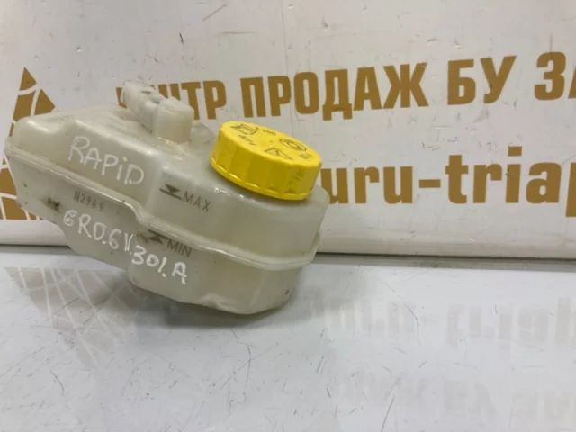 Бачок главного тормозного цилиндра для Skoda Rapid II 2020+ на фотографиях