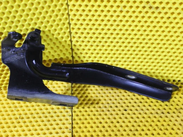 Петля капота левая для Nissan Tiida C11 Хэтчбек 2007-2014 на фотографиях