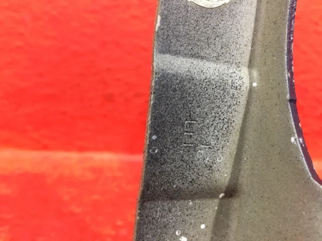 Петля капота левая для Nissan Note E11 2005-2012 на фотографиях