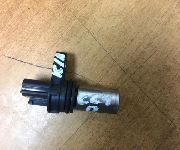 Датчик положения коленвала для Nissan X-Trail T30 RU 2001-2007 на фотографиях