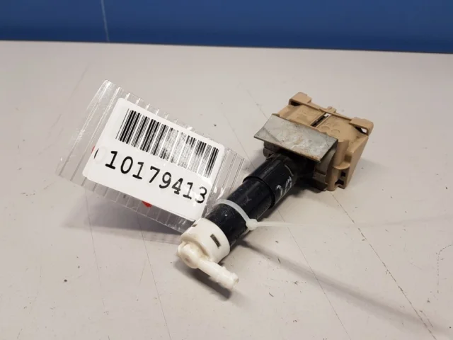 Форсунка фароомывателя левая для Mazda CX 5 KE 2011-2017 на фотографиях