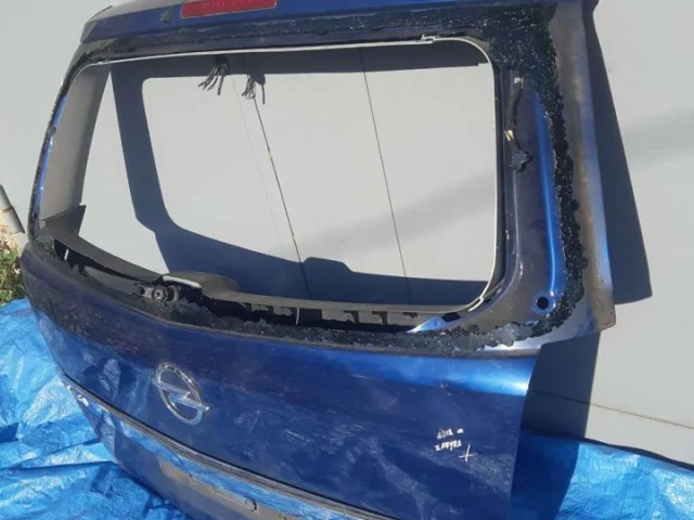 Крышка багажника для Opel Zafira B 2005-2015 на фотографиях
