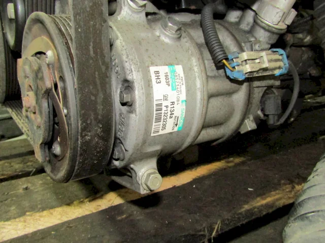 Компрессор кондиционера для Opel Insignia Седан A 2008-2017 на фотографиях