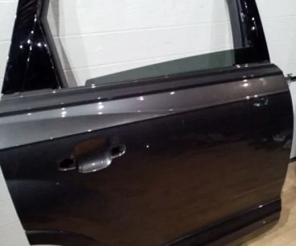 Дверь задняя правая для Audi Q7 4M 2015+ на фотографиях