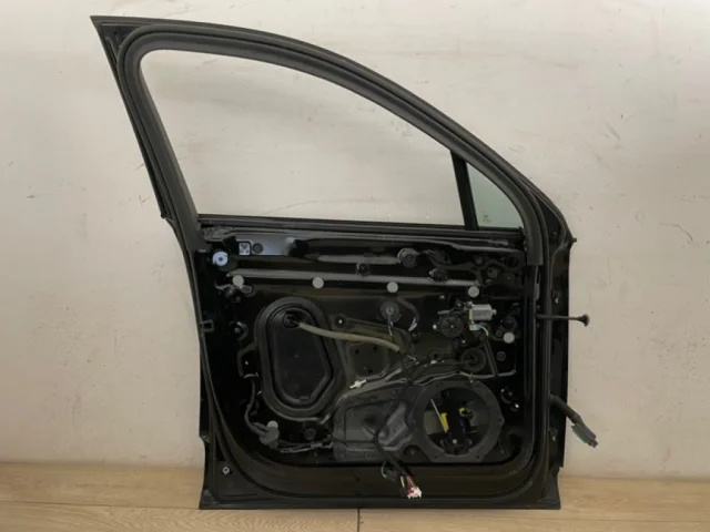 Накладка на дверь передняя левая для Audi Q7 4M 2015+ на фотографиях