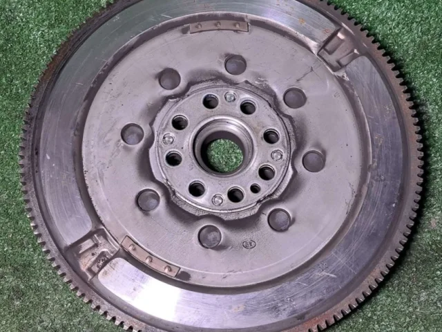 Маховик для Nissan X-Trail T32 RU 2015-2022 на фотографиях