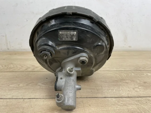 Вакуумный усилитель тормозов для Audi Q7 4L 2005-2015 на фотографиях